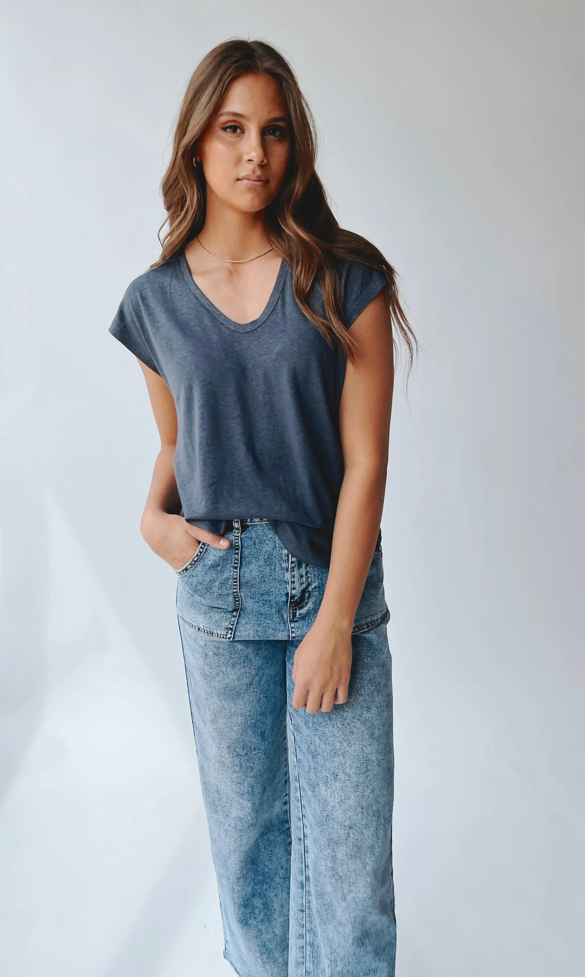 The Garver V-Neck Linen Tee in Charcoal